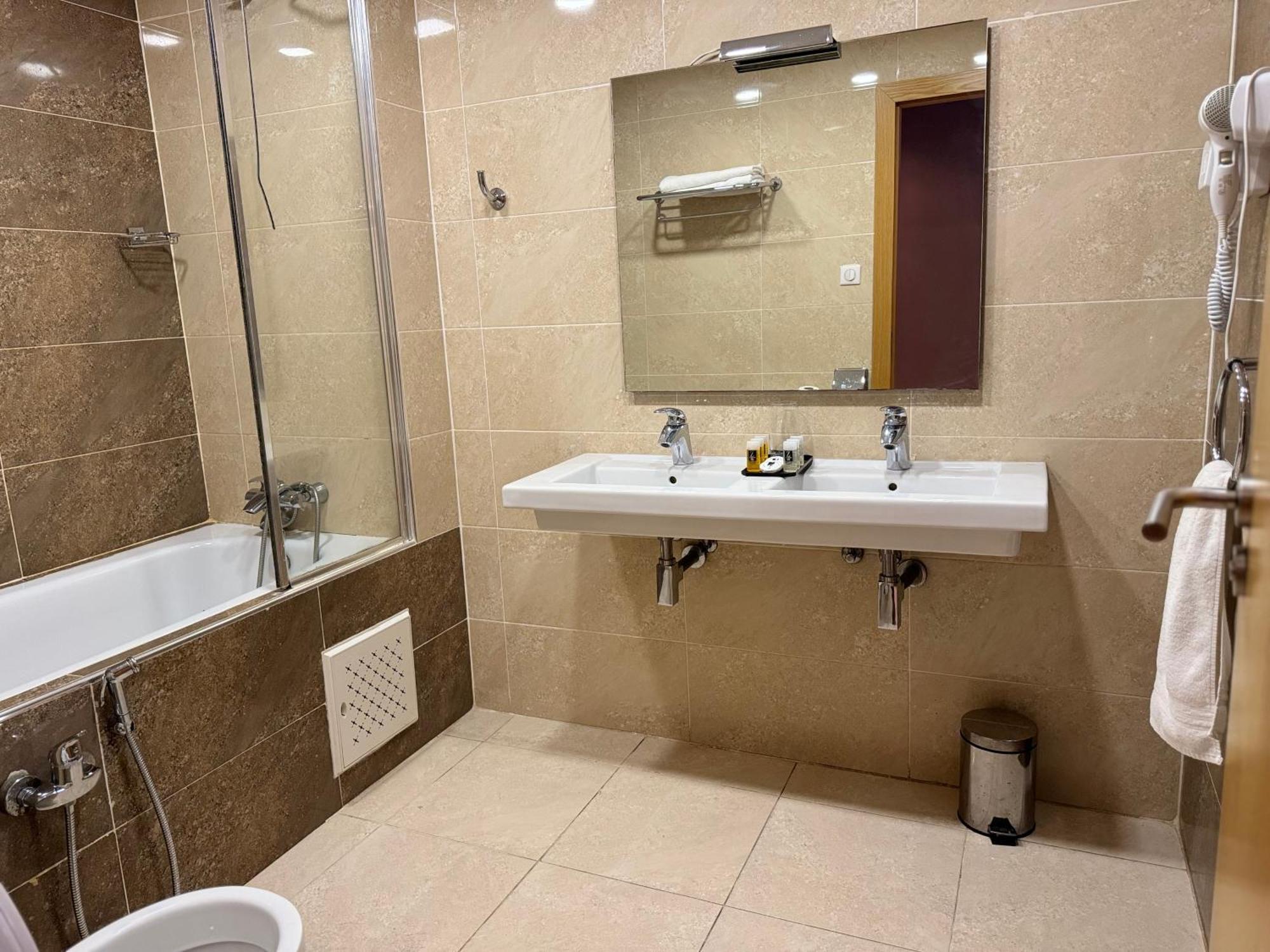 Le Zenith Hotel Oran Ngoại thất bức ảnh